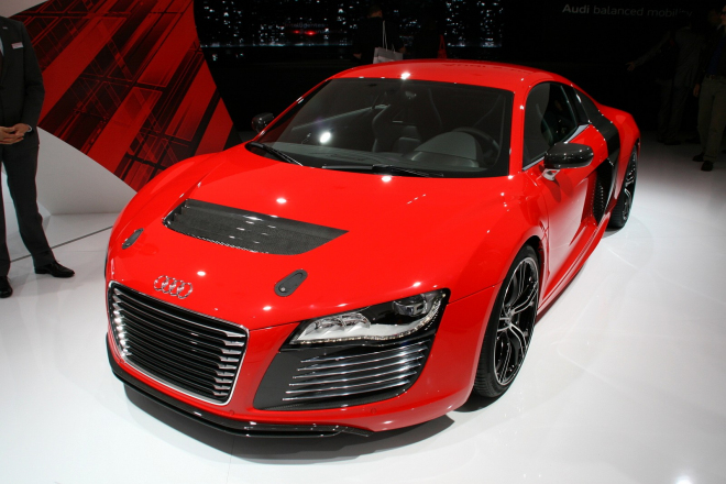 Audi R8 e-tron: elektrický sporťák dále zkouší zaujmout