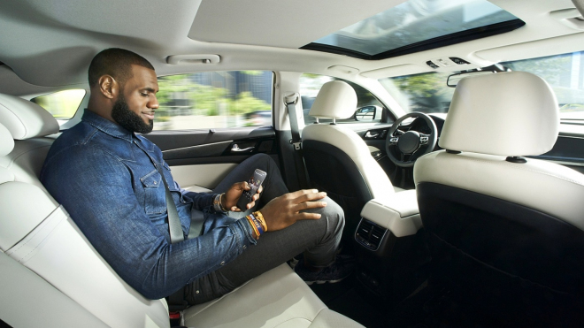 Ford vysvětlil, proč se automobilky hrnou do autopilotů, i když se říká, že je pohřbí