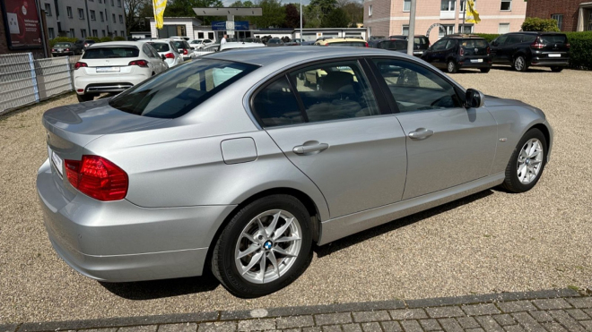 Skoro nové šestiválcové BMW může být vaše za cenu tuctové Škody Fabia, po prvním majiteli a s dokonalou historií