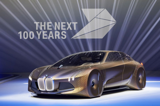 BMW dostalo ke 100. výročí pozoruhodný darek, propad ceny akcií
