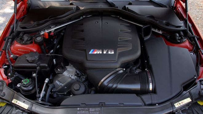 Ceněnému BMW M3 s posledním motorem bez turba spektakulárně vybouchl právě motor při rychlé jízdě po dálnici