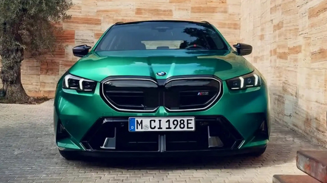 Fandové hledají cesty, jak snížit ukrutnou hmotnost nového BMW M5. A nachází je, Mnichov to ale zjevně nezajímá