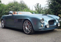 Bristol Bullet nafocen bez maskování, je to britské retro s atmosférickou V8