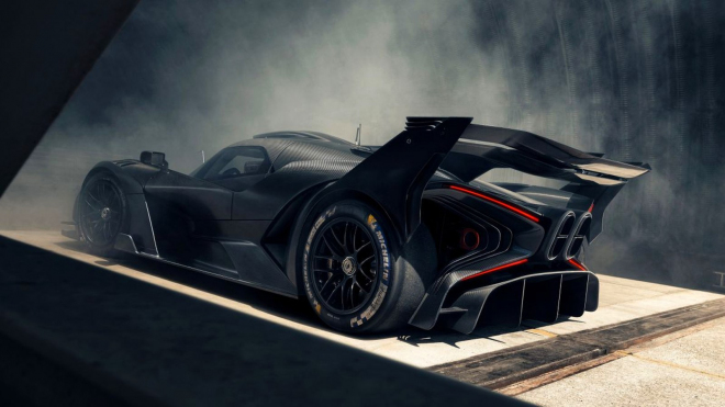 Poslední spalovací Bugatti s 1600koňovým W16 se ukázalo při testech, zní jako stíhačka z druhé světové