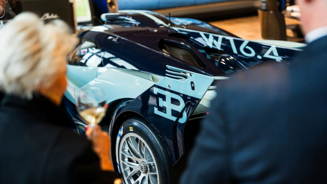 Bugatti předalo poslední vyrobený model schopný zrychlit z 0 na 500 km/h za 20 sekund, majitel jen koukal