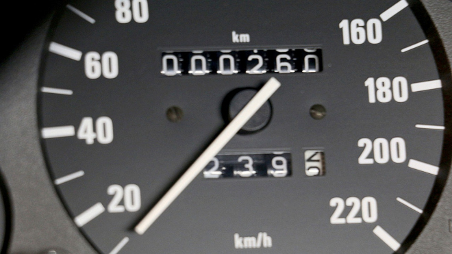 V prodeji se objevilo dávno nevyráběné BMW s 260 najetými km, je jak stroj času