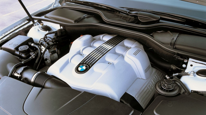 Vydrží víc německá nebo japonská technika? Britové vypustili olej z motorů a zkoušeli, který vydrží déle