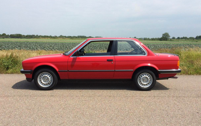 Kupte si nové BMW 323i E30, za 30 let nikdy nejelo po silnici