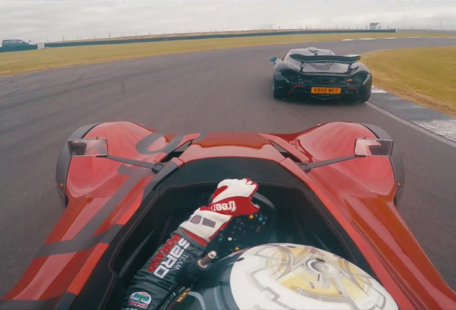 McLaren P1 vs. BAC Mono na okruhu Anglesey: vyhraje David nebo Goliáš? (video)