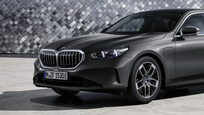 Nové BMW 5 na zákazníky nekašle a nechá vás si vybrat, jeho výška a vzhled ale budí vášně