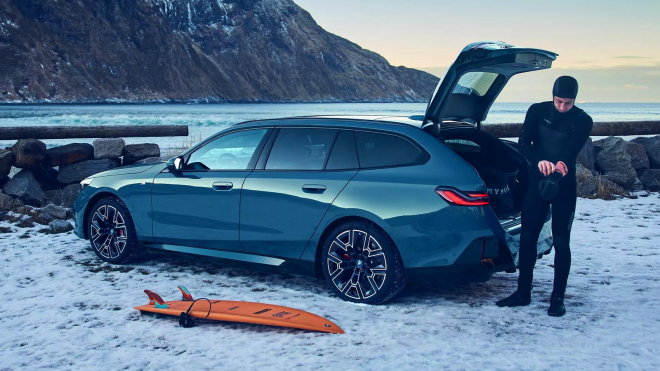 Nové BMW 5 kombi je venku, nejprve ale dorazí jen ve verzích, které v Česku bank nerozbijí