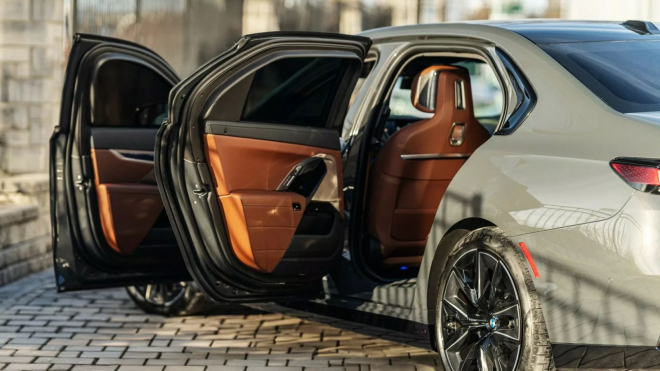 Tohle BMW je nejen pozoruhodná pevnost na kolech, připomíná i to, o co jsme v Evropě potichu přišli