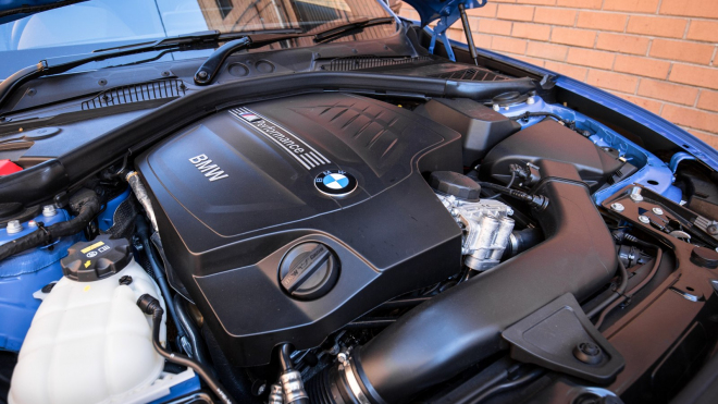 Poslední dostupné pravověrné BMW jako ojeté láká, zánovní auta dostanete levněji než základ Octavie