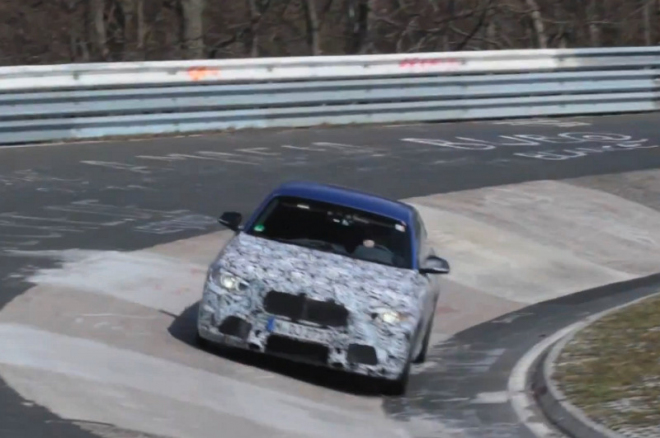BMW M3 F80, M235i a i8 2014 v akci při testech na Nordschleife (video)