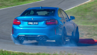 Při veřejných jízdách na Nürburgringu se Porsche 911 při stíhání ve vysoké rychlosti srazilo s BMW M2, brutální nehoda změnila obě auta v ohnivou kouli