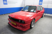 Les autorités vendent la légendaire BMW M3 E30 saisie par des criminels, il faudra un sacré courage pour l'acheter - 1 - BMW M3 E30 1991 mozna Evo sale Domeinen 01