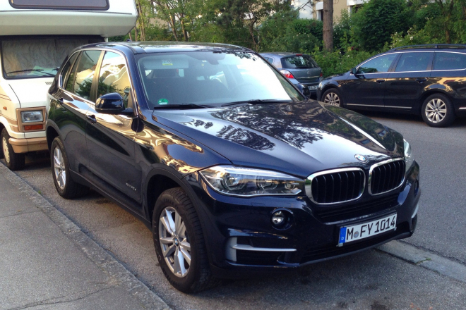 BMW X5 2014 znovu nafoceno na ulici, tentokrát ve verzi Luxury v Mnichově