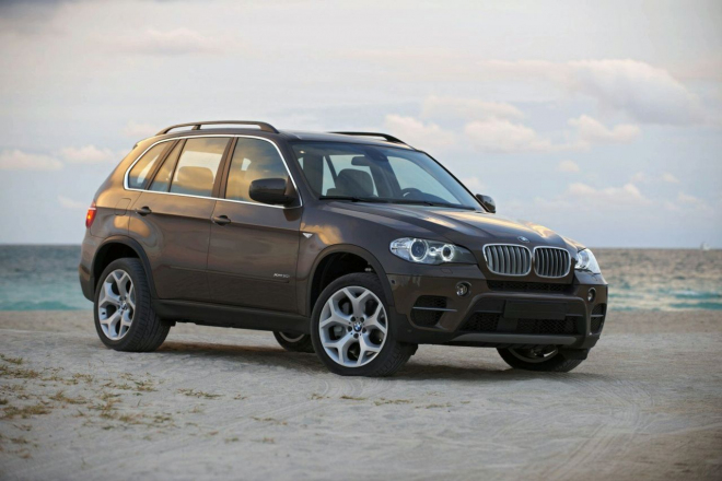 BMW X5 facelift: nová tvář i motory pro rok 2011