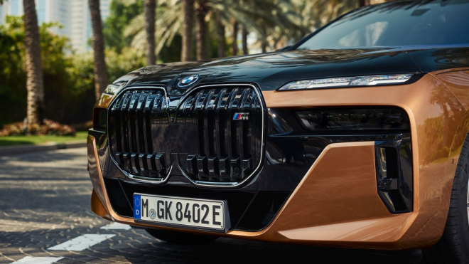 Nová vrcholná verze BMW řady 7 je nejen ošklivá na pohled, je také odporně těžká