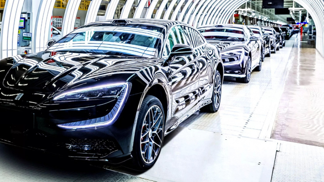 Britové si mohou gratulovat, svými nesmyslnými tlaky mohutně vhání kupce aut i peníze do rukou Číňanů