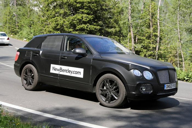 SUV Bentley se ukázalo na špionážních fotkách, na koncept EXP 9 nezapomnělo