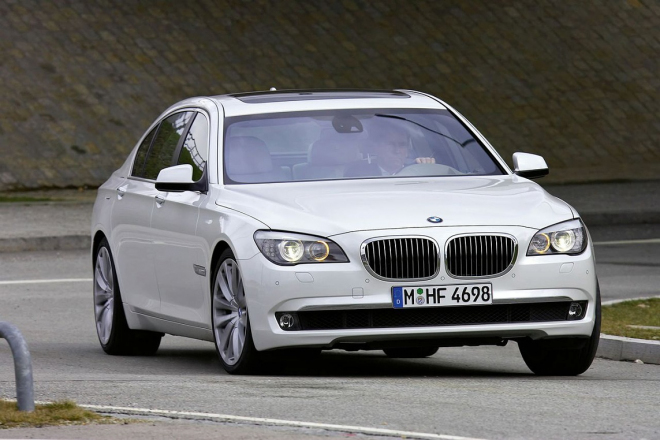 BMW 760i a 760Li odhalena: je libo V12 biturbo?