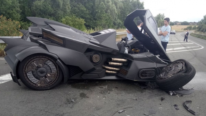 Youtuber vytáhl Batmobil na výlet po Evropě, moc daleko nedojel