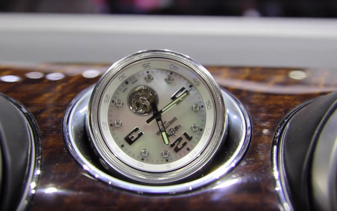 Už se ví, proč hodinky do Bentley Bentayga stojí 4 miliony Kč (video)