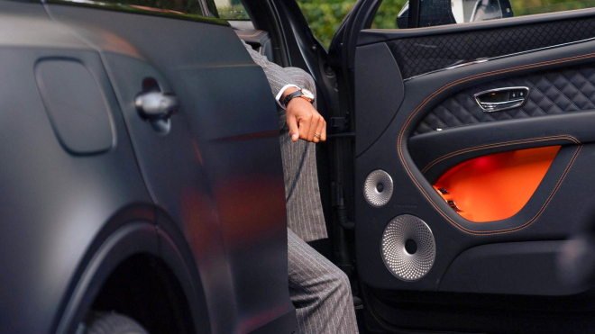 Nový ambasador Bentley se aspoň věrohodně tváří jako někdo, kdo by auta značky mohl kupovat