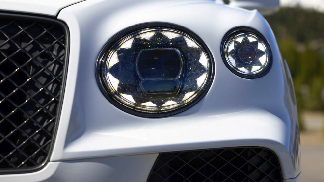 Bentley otočilo. Přichází s novým čistě spalovacím vrcholem ve chvíli, kdy už žádné takové auto přijít nemělo