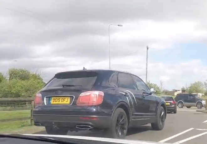 Bentley Bentayga 2016: prototyp natočen při testech, palubní kamerou (video)