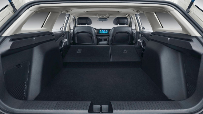 Číňané prodávají za 260 tisíc ještě většího soupeře Škoda Octavia Combi, jeho úspěch je ale záhadou