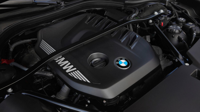 BMW konečně osadilo svůj vrcholný model smysluplnými motory. Tedy jedním takovým motorem