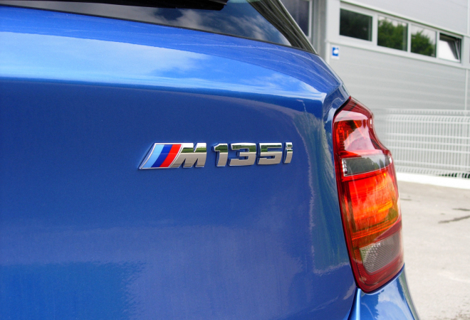 Vyzkoušeli jsme BMW M135i, takhle zrychluje z 0 na 250 km/h (video)