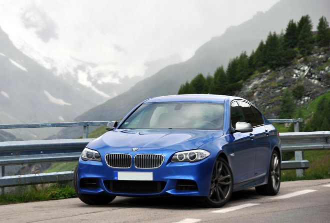 Právě testujeme BMW M550d, umí potrápit sporťáky i jezdit za pár litrů nafty (+ videa)