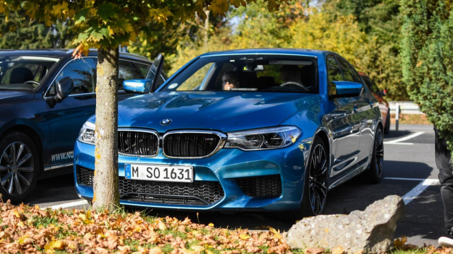 Nové BMW M5 poprvé nafoceno na ulici, je to tak trochu vlk v beránčím rouše