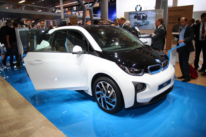 BMW i3 oficiálně: stovka za 7,2 sekundy, plné baterie za osm hodin