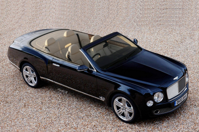 Bentley Mulsanne Convertible: chystaný velký kabriolet na realistické ilustraci