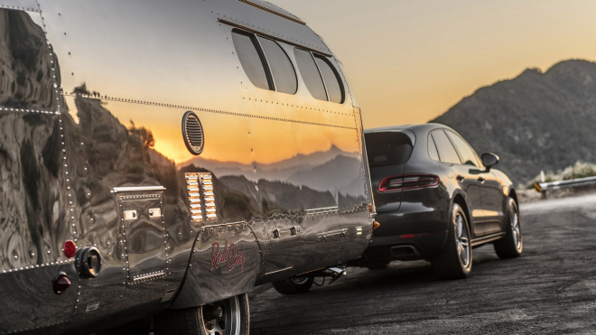 Retro karavan vypadá jako z minulého století, uvnitř ale přetéká moderním luxusem