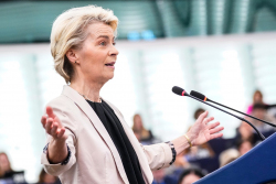 Cirkus Brusel nikdy nezklame. Hlavouni EU zruší zákaz spalovacích aut tím nejnesmyslnějším způsobem, jaký si lze představit