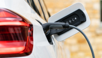 Kýžený rozmach elektromobilů má další problém, pro víc jak půlku zákazníků jsou emotivně nepřijatelné