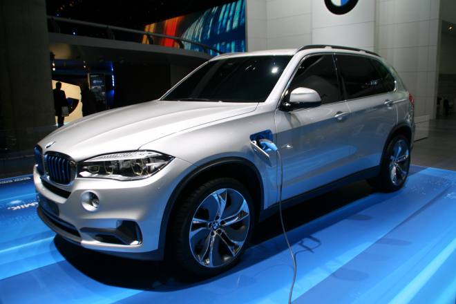 BMW X5 eDrive: také BMW sází na hybridy s nereálnou papírovou spotřebou