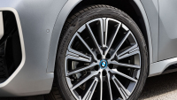 BMW došla kola, která jinak nikomu neukazuje. Výrobu části objednaných aut zastavilo až do října