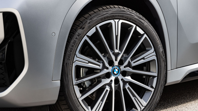 BMW došla kola, která jinak nikomu neukazuje. Výrobu části objednaných aut zastavilo až do října