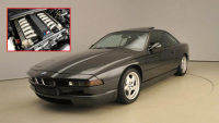 K mání je dokonalé BMW 850 CSi. Má V12 od M, manuál a 3 469 km