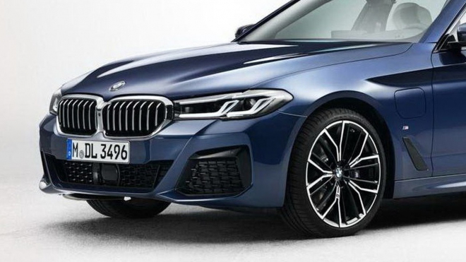 Facelift BMW 5 odhalen únikem, nejpříjemnější překvapení najdete na přídi