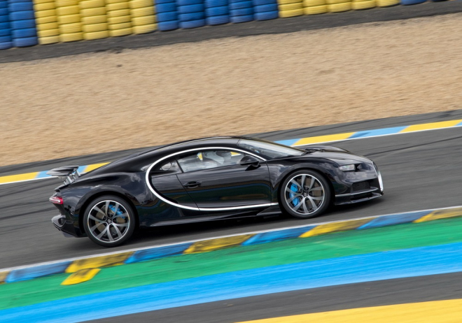 Bugatti Chiron bylo v Le Mans rychlejší než závoďáky, jelo až 380 km/h