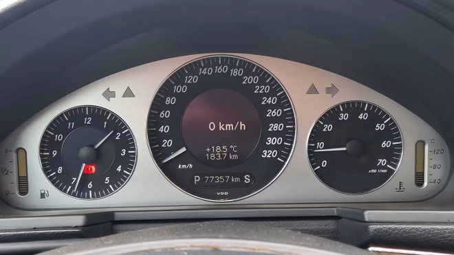 K mání je vzácný německý luxusní silniční stíhač, jedno z nejrychlejších aut svého druhu nemá tachometr do 320 km/h náhodou