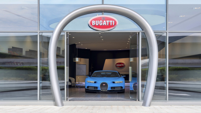 Podívejte se do dvou nových dealerství Bugatti, prodávají pětinu všech Chironů