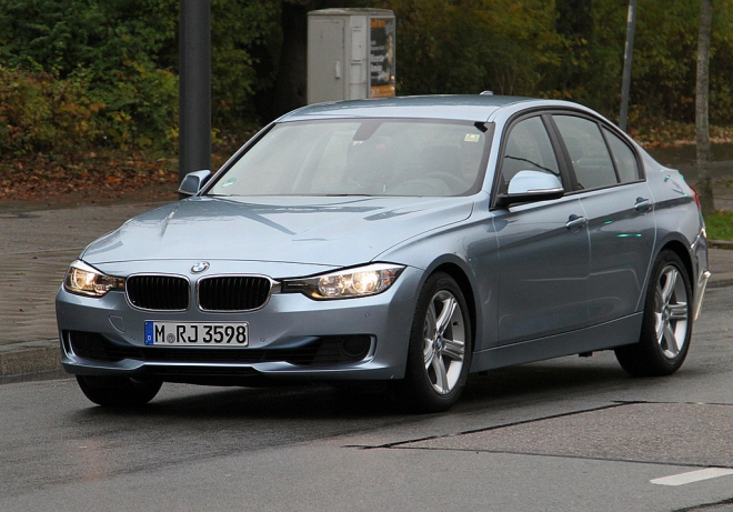 BMW 3 F30: „oholená” verze nové trojky nafocena v provozu